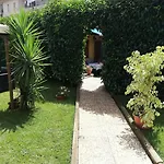 Rosa Bed & Breakfast 4*